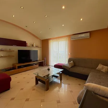 Apartman Edita Trogir With Private Pool *