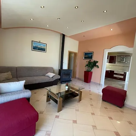 Edita Trogir With Private Pool Apartman *