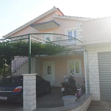 Edita Trogir With Private Pool Apartman